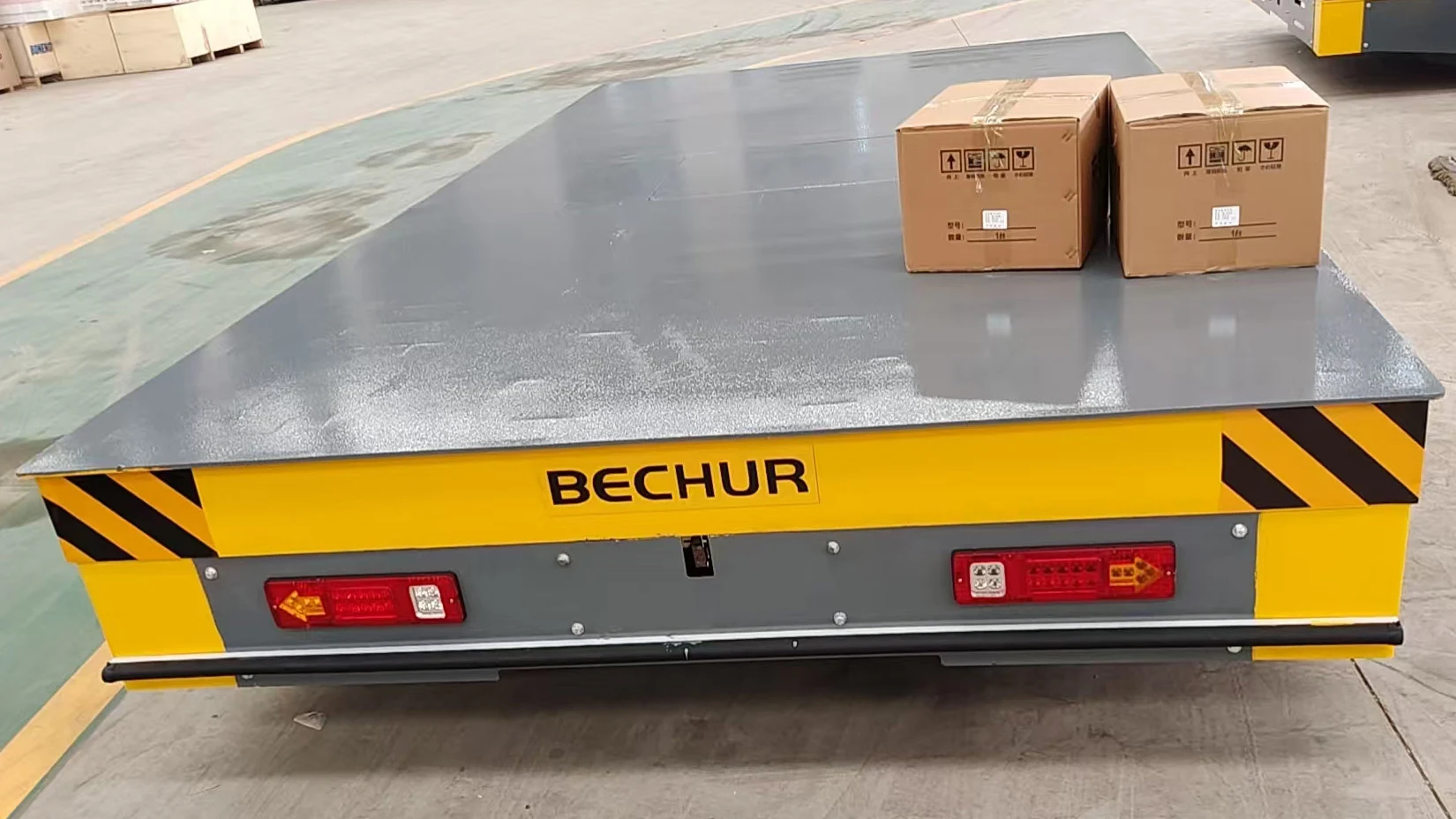 Trackless Electric Flat Cart for Heavy Material Handling in USA